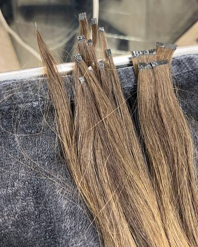 K-tip extension strands with keratin tips, laid out before install